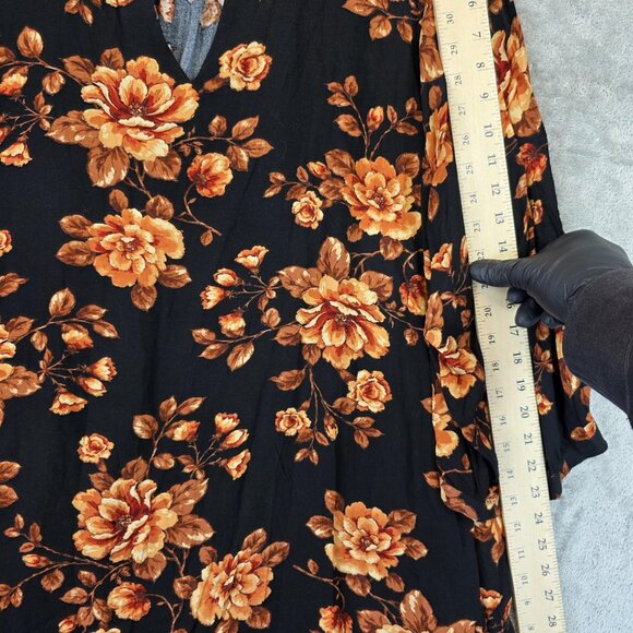 Torrid Blouse Womens 5X Black Floral Crepe 3/4 Sleeve Chainlink Keyhole 18859215 - Picture 5 of 11